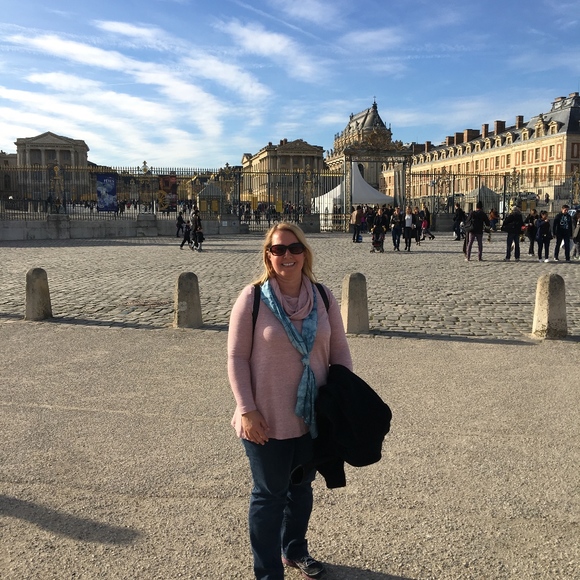 Meet your Posher, Carrie - Picture 2 of 7